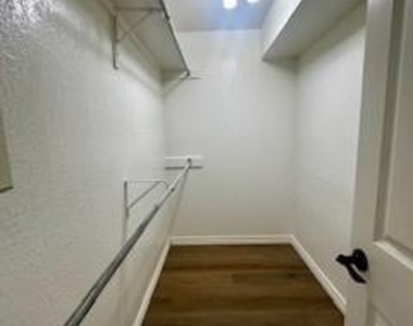 3609 W Northgate Drive - Photo Thumbnail 11