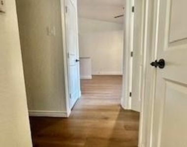 3609 W Northgate Drive - Photo Thumbnail 13