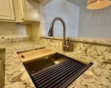 3609 W Northgate Drive - Photo Thumbnail 7