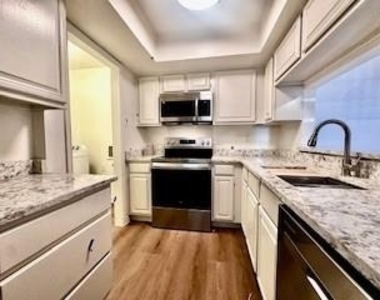 3609 W Northgate Drive - Photo Thumbnail 5