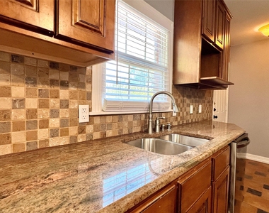 6017 La Vista Drive - Photo Thumbnail 7