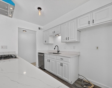 620 Royal Crest Drive - Photo Thumbnail 6