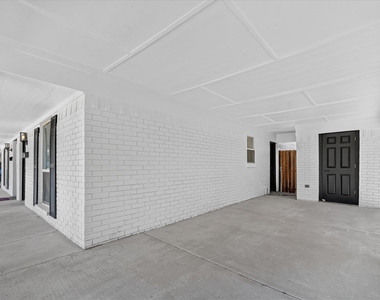620 Royal Crest Drive - Photo Thumbnail 15