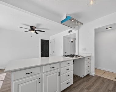 620 Royal Crest Drive - Photo Thumbnail 7