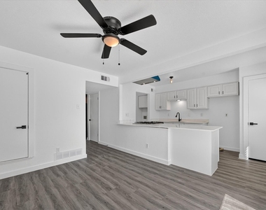 620 Royal Crest Drive - Photo Thumbnail 5