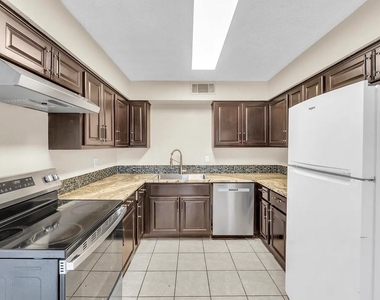 3024 Tudor Lane - Photo Thumbnail 2