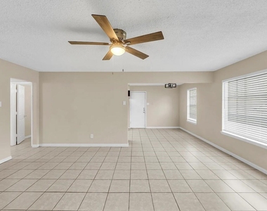3024 Tudor Lane - Photo Thumbnail 6