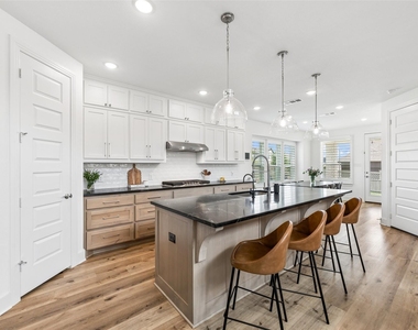 2301 Jack Rabbit Way - Photo Thumbnail 15