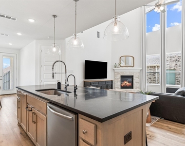 2301 Jack Rabbit Way - Photo Thumbnail 14