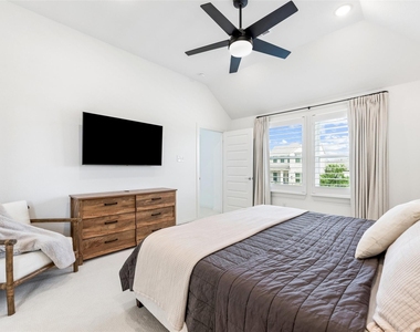 2301 Jack Rabbit Way - Photo Thumbnail 21