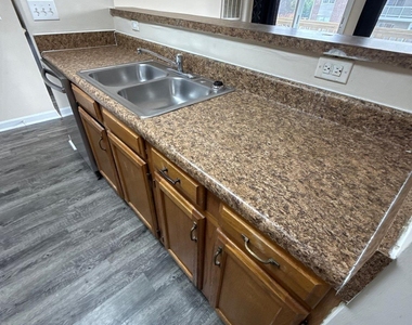 1604 Arlyn Circle - Photo Thumbnail 5