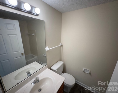 1604 Arlyn Circle - Photo Thumbnail 13