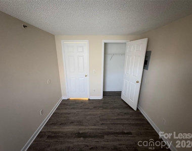 1604 Arlyn Circle - Photo Thumbnail 10