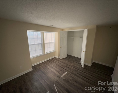 1604 Arlyn Circle - Photo Thumbnail 9