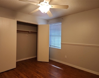 1604 Carolina Ridge Way - Photo Thumbnail 4