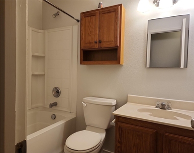 1604 Carolina Ridge Way - Photo Thumbnail 6