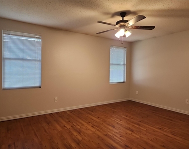 1604 Carolina Ridge Way - Photo Thumbnail 11