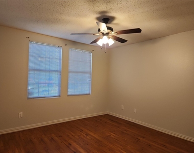1604 Carolina Ridge Way - Photo Thumbnail 8