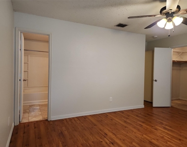 1604 Carolina Ridge Way - Photo Thumbnail 9