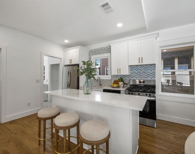 4522 Junius Street - Photo Thumbnail 10
