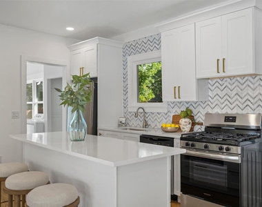 4522 Junius Street - Photo Thumbnail 9