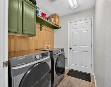 9906 Ashmont Drive - Photo Thumbnail 12