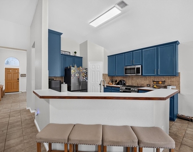 9906 Ashmont Drive - Photo Thumbnail 11