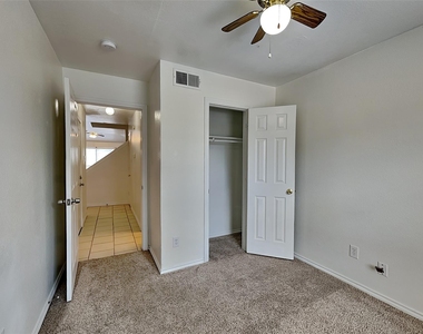 905 Fairbanks Circle - Photo Thumbnail 3