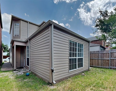 905 Fairbanks Circle - Photo Thumbnail 12