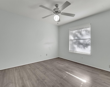 916 Pierce Arrow Drive - Photo Thumbnail 17