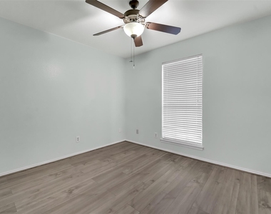 916 Pierce Arrow Drive - Photo Thumbnail 14