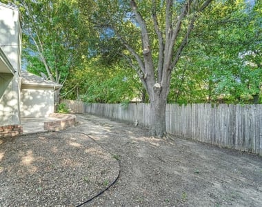 916 Pierce Arrow Drive - Photo Thumbnail 5