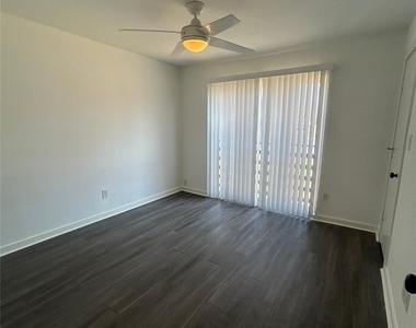 321 E 8th Street - Photo Thumbnail 6