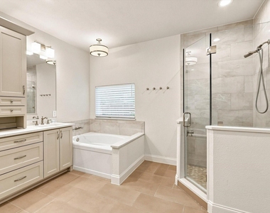 8809 Hedge Row Court - Photo Thumbnail 23