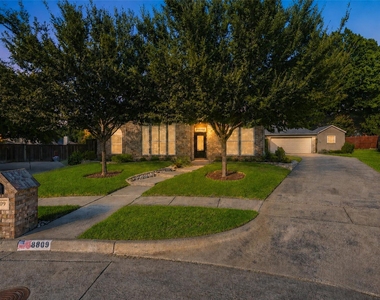 8809 Hedge Row Court - Photo Thumbnail 3
