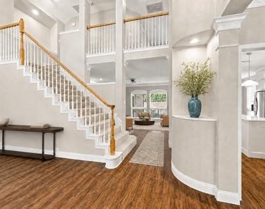 8809 Hedge Row Court - Photo Thumbnail 6