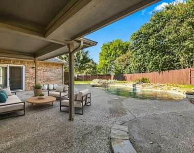 8809 Hedge Row Court - Photo Thumbnail 32