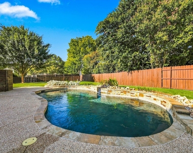 8809 Hedge Row Court - Photo Thumbnail 36