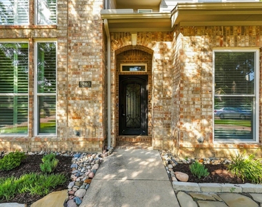8809 Hedge Row Court - Photo Thumbnail 4