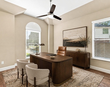 8809 Hedge Row Court - Photo Thumbnail 20