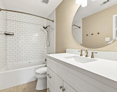 8809 Hedge Row Court - Photo Thumbnail 30