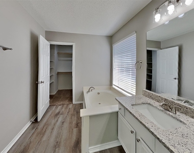 1101 Highland Station Drive - Photo Thumbnail 8