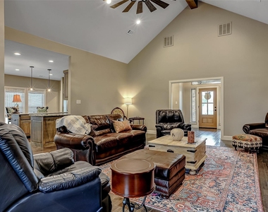 3818 Sumner Court - Photo Thumbnail 6