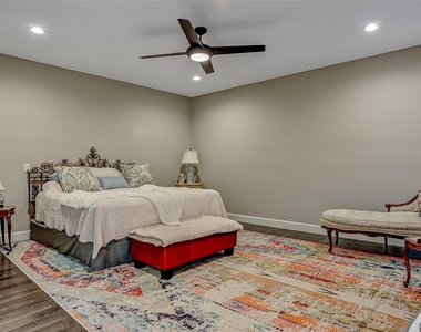 3818 Sumner Court - Photo Thumbnail 15