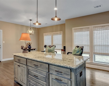 3818 Sumner Court - Photo Thumbnail 3