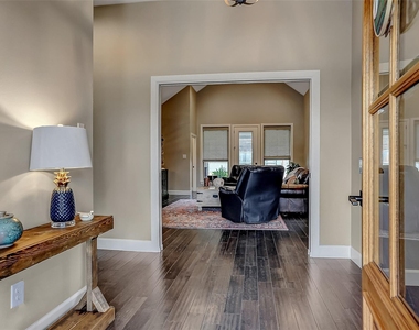 3818 Sumner Court - Photo Thumbnail 7