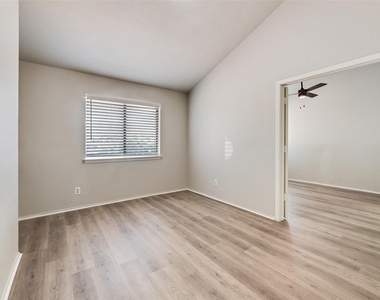 3305 Fairview Drive - Photo Thumbnail 7