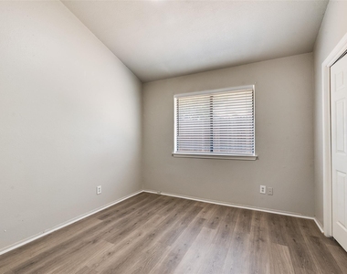 3305 Fairview Drive - Photo Thumbnail 12
