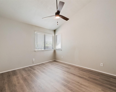 3305 Fairview Drive - Photo Thumbnail 9