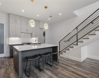 2429 Vagas Street - Photo Thumbnail 11